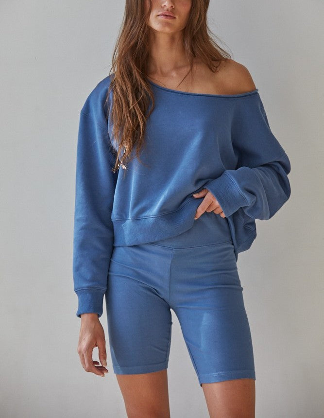 ON THE GO OFF-THE-SHOULDER SWEATSHIRT
