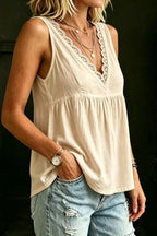HOLLOW LACE V-NECK SLEVELESS SHIRT
